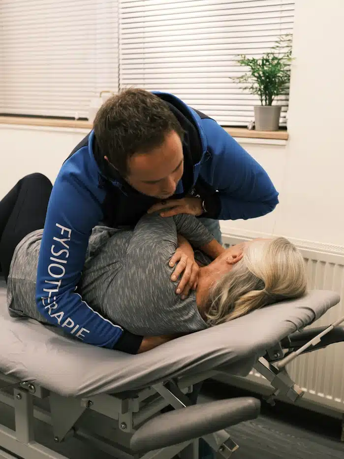 Manuele Therapie aan de bovenrug in Roden